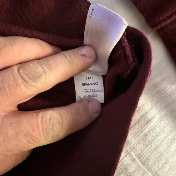 The North Face large burgundy hoodie. - Picture 9 of 15